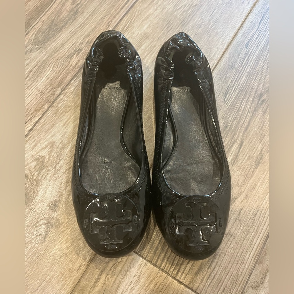 Tory Burch Reva Flats - black patent leather size 8.